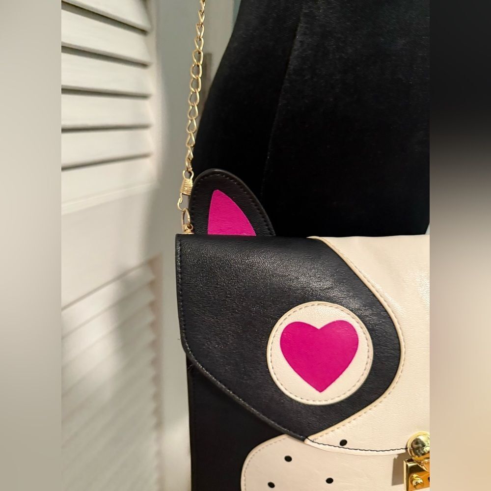 Betsy Johnson Novelty Dog Face bag with gold crossbody chain. Like new condition - Picture 5 of 11